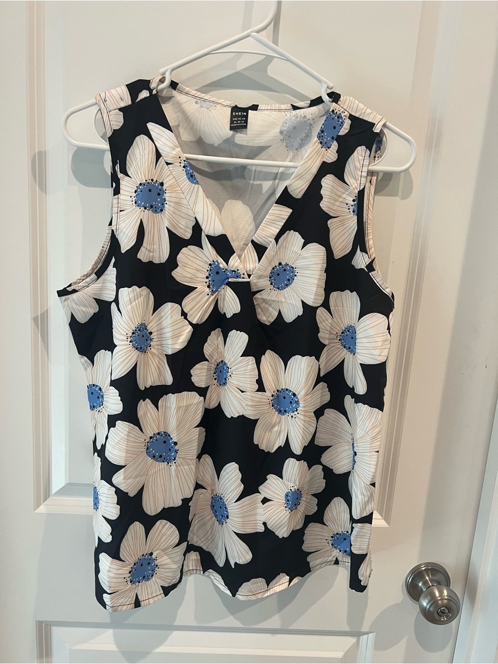 SHEIN Floral V-Neck Sleeveless Top Size XL